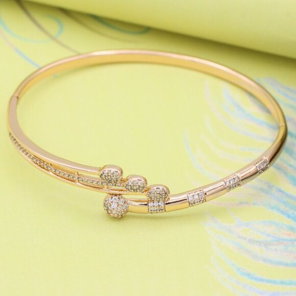 Rose Gold Bangle with Elegant Leaf-Inspired Cubic Zirconia Design, XPBL0554 - Picture 2 of 12